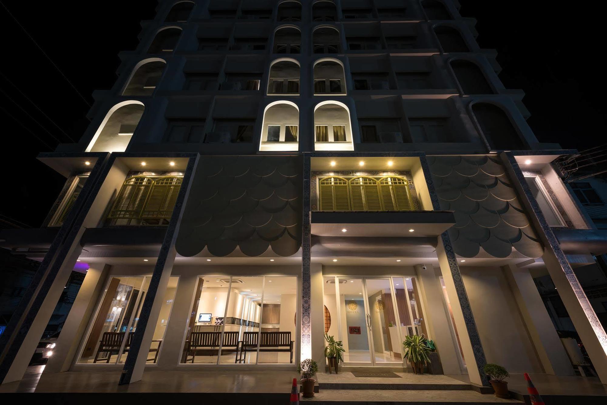 Hotel October 푸껫 외부 사진