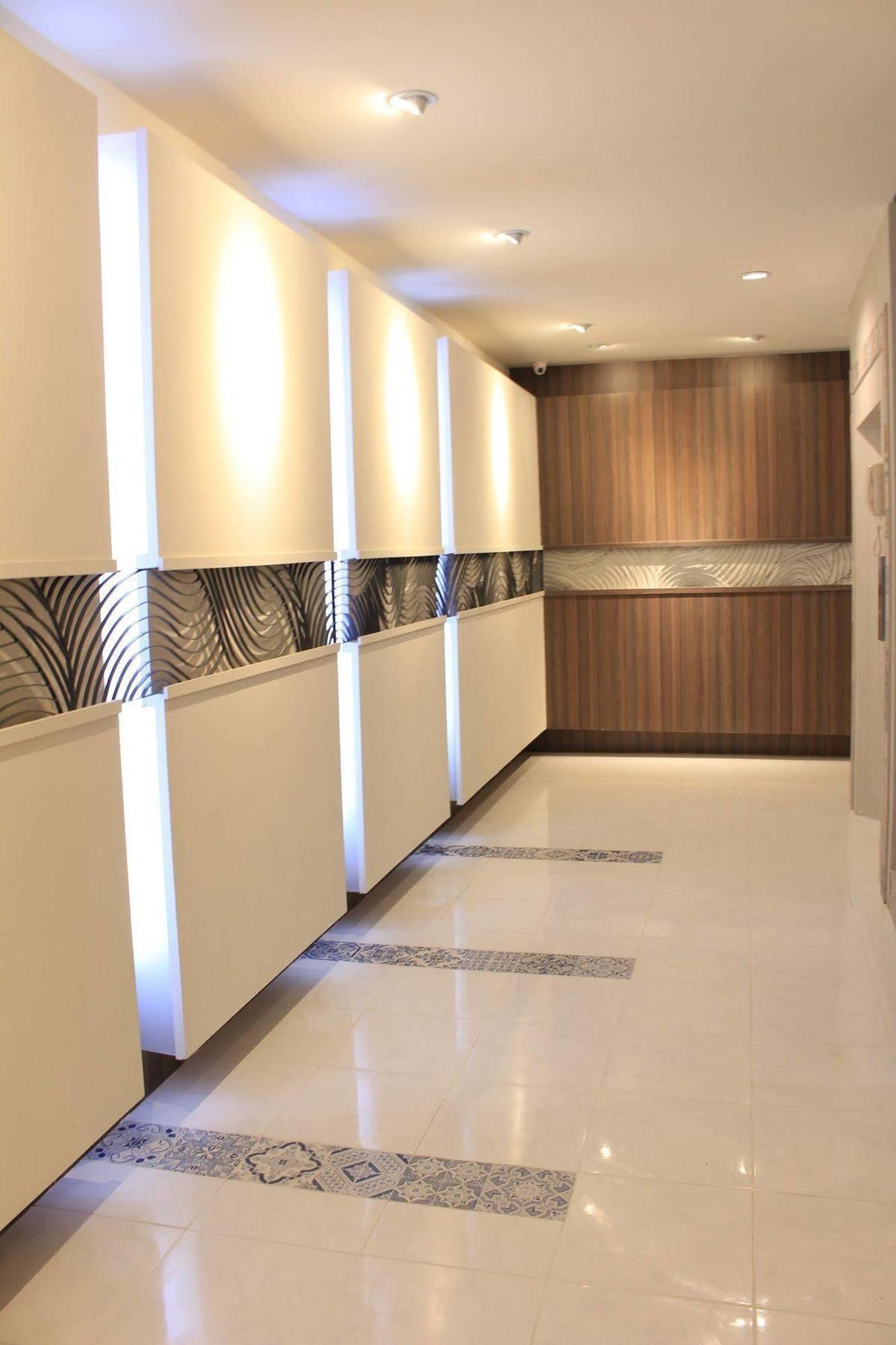 Hotel October 푸껫 외부 사진