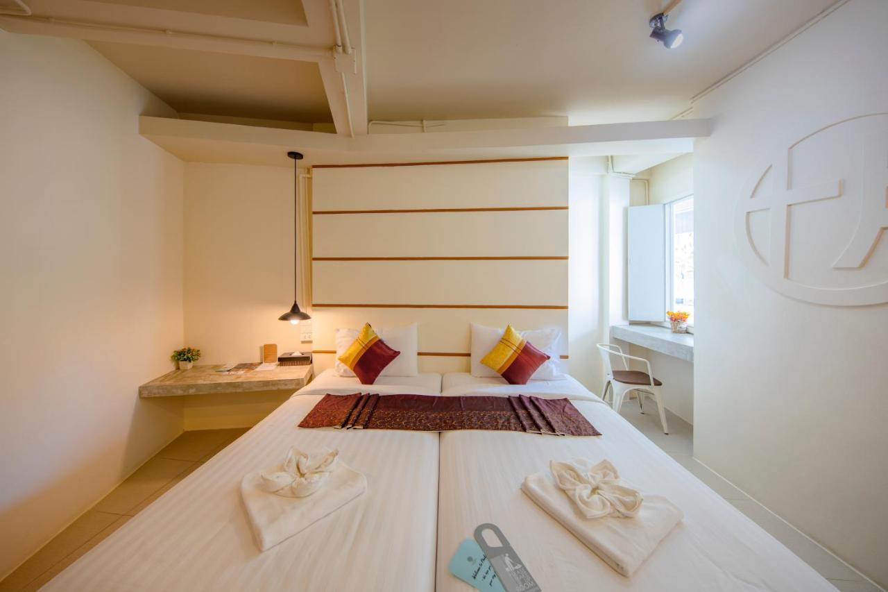 Hotel October 푸껫 외부 사진